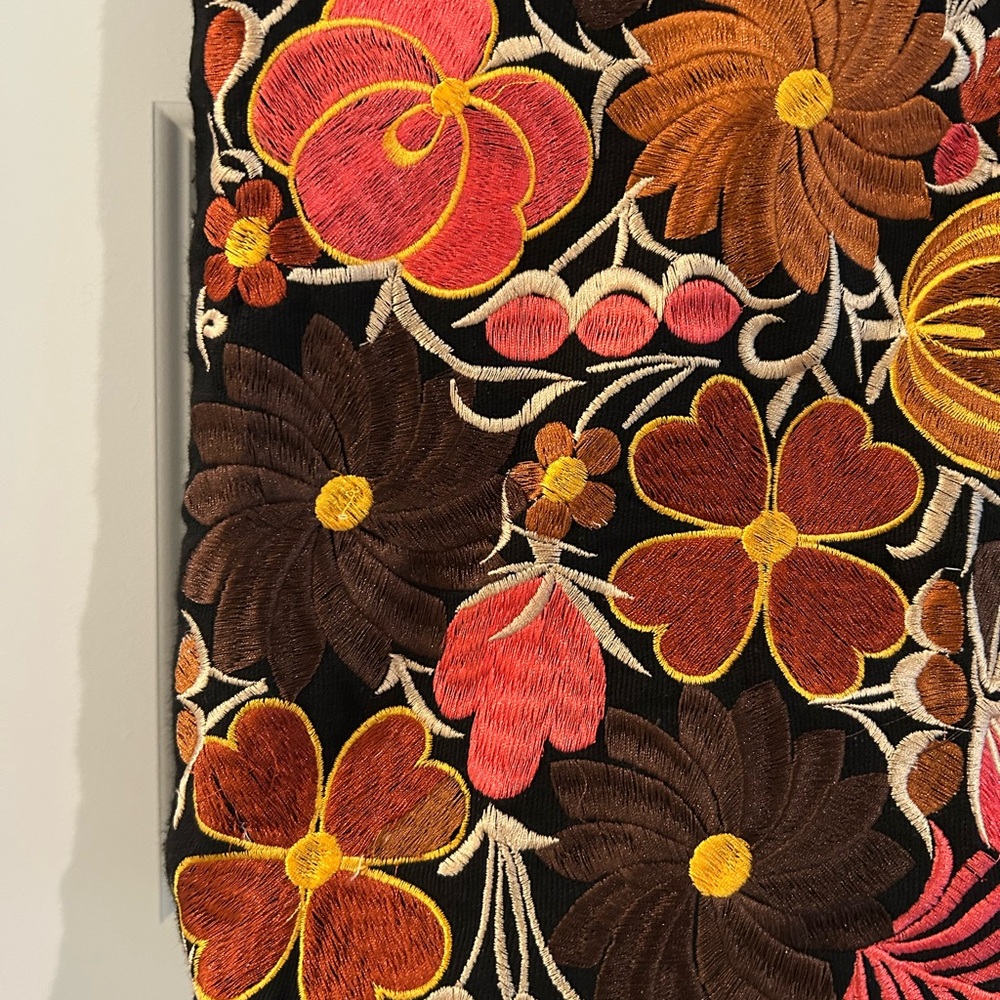 Embroidered Tote Bag Black Pink Brown - Picture 3 of 11